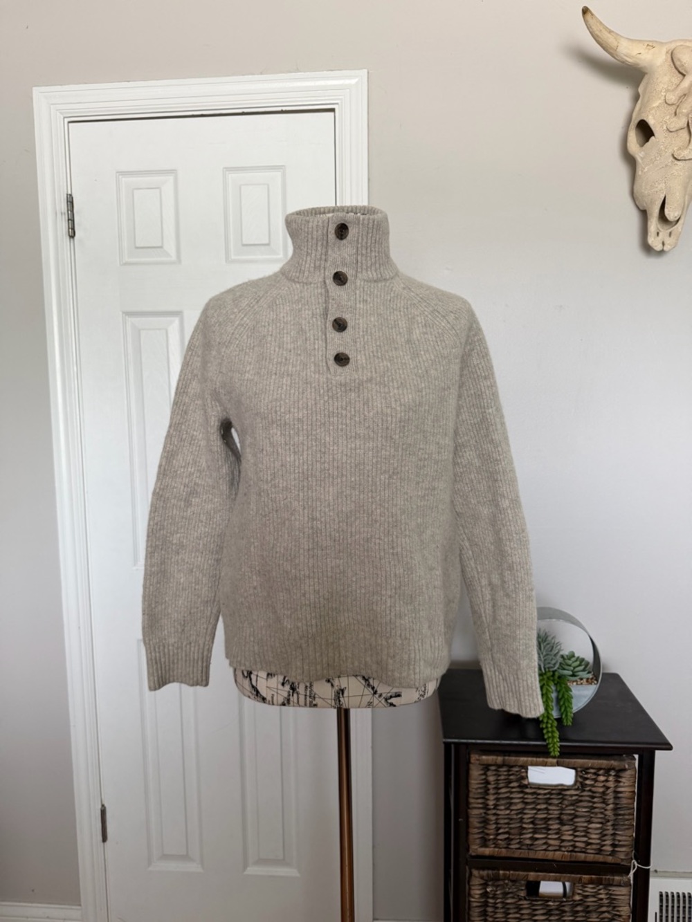 Banana Republic 100% Merino Extra Fine Italian Wool Yarn Sweater XL Cream Button